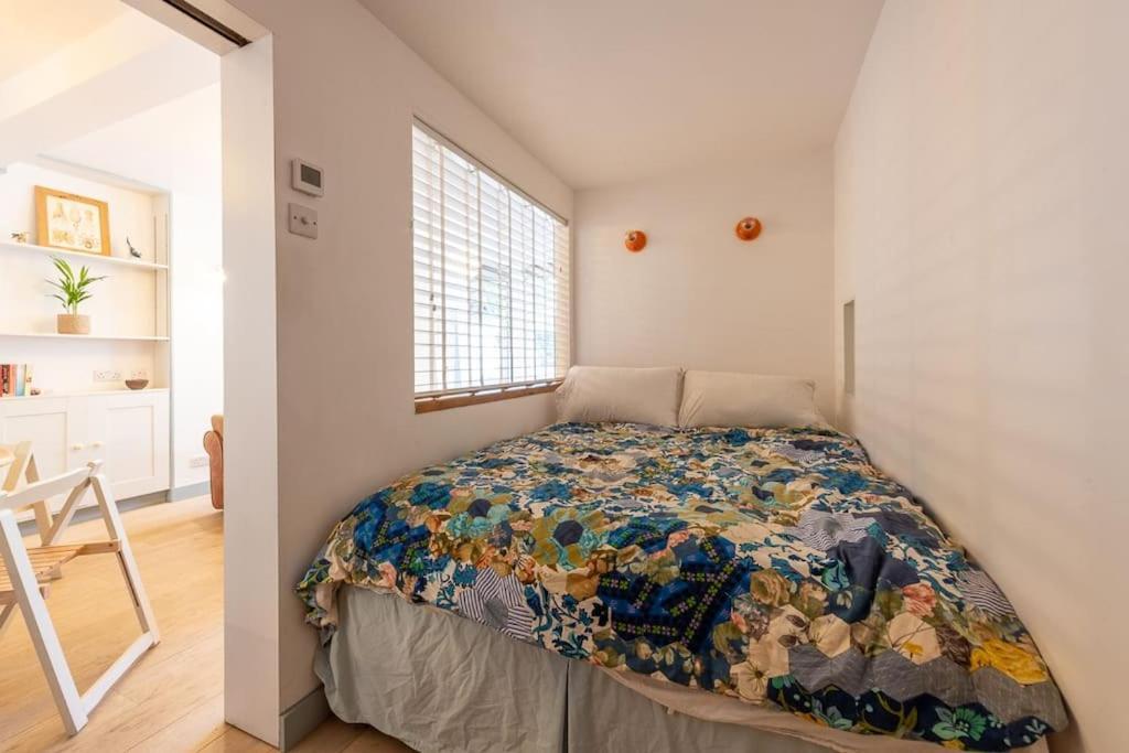 Lovely Self-Contained Basement Studio With Kitchen Лондон Экстерьер фото